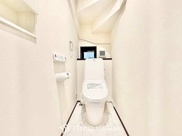 毎日使う場所だからこそ、清潔感と快適性にこだわったプライベート空間。来客時にも気兼ねなく使っていただける、スッキリとした落ち着きのある仕上がりです。ホッと一息つける安らぎの場所です。