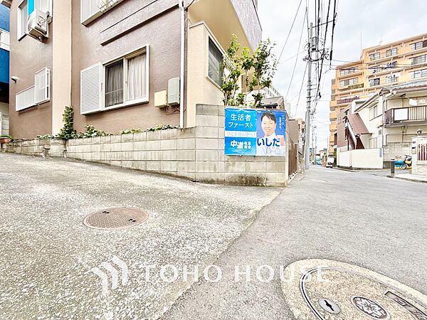 【自身の道】華道、剣道、そしてここで暮らす者の正道。物事の正しい考えや愛する家族とのコミュニケーション。そんな考えの暮らし方がこの空間にも散りばめられている。