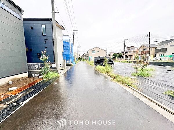 【空】ここからは空が遠くまで見える。紺碧、曇天、茜色。心もともに映り変わる。東京にもあったんだ。こんな景色が・・・。