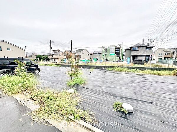 【はるか彼方へ】見上げれば高い空。手を伸ばせば吸い込まれそうな突き抜ける空間。空が高いと気持ちも高揚する。しばらく忘れていた、空を楽しむ生活を始めませんか。
