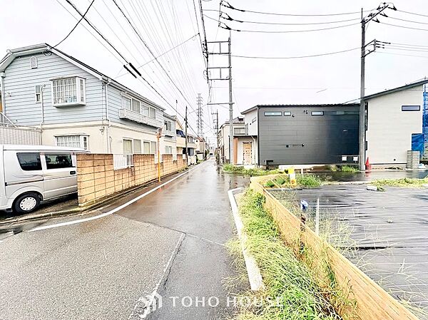 【光のベール】自然光のありがたさ。柔らかい光に包まれて、ゆったりと読書などはいかがでしょうか？街のざわめき、夜の静寂。至福の時