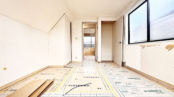 野川のせせらぎ、小鳥のさえずり。息をふと止めてゆっくりと瞼を閉じると、映る世界は水面の波紋。静寂な中、優しく揺れる様はまるで僕の心の中を映しているようだ。