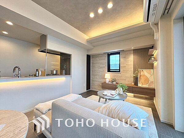 【LIVING】◆眩い◆光が燦々と入り、家族の笑顔を照らす。「いつまでも続いて」と願う夢のような毎日がここにある。