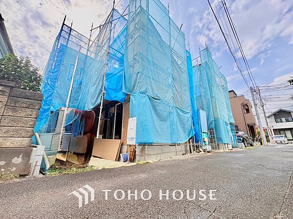【外観】街並みに自然と馴染みながらも、しっかり存在感を放つ一邸です
