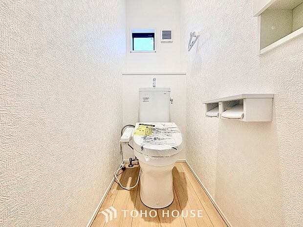 毎日使う場所だからこそ、清潔感と快適性にこだわったプライベート空間。来客時にも気兼ねなく使っていただける、スッキリとした落ち着きのある仕上がりです。ホッと一息つける安らぎの場所です。