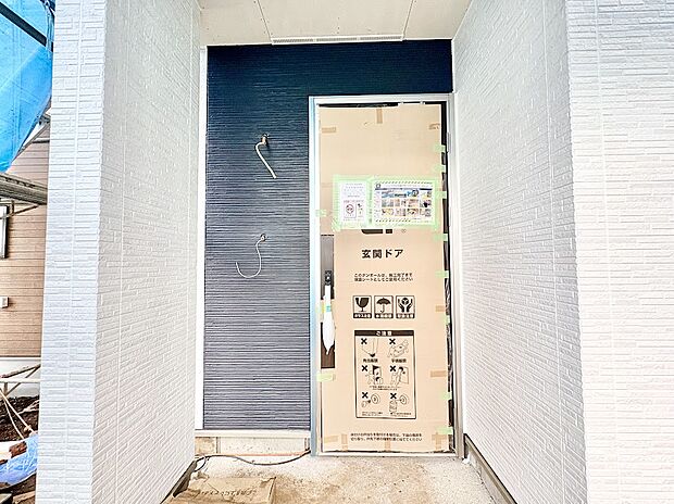 ◆運転もスムーズなゆとりある前面道路◆幅員がしっかりと保たれた見通しの良い道路状況。お車での出し入れやすれ違いも落ち着いて行え、歩道も整備されているため毎日の通学や通勤も安心です。