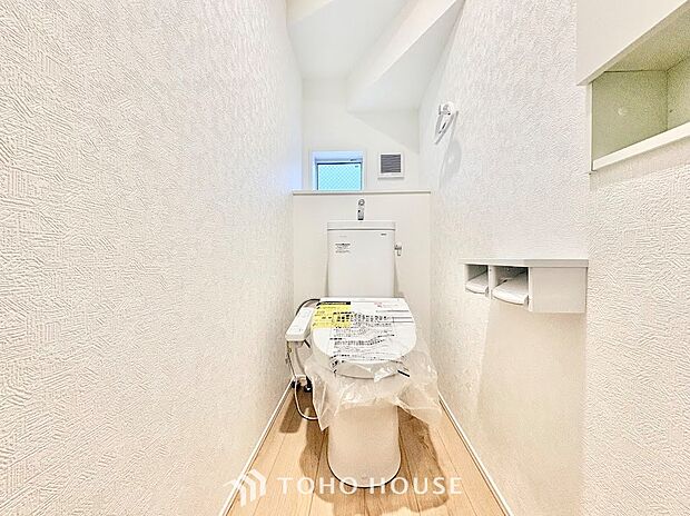 毎日使う場所だからこそ、清潔感と快適性にこだわったプライベート空間。来客時にも気兼ねなく使っていただける、スッキリとした落ち着きのある仕上がりです。ホッと一息つける安らぎの場所です。