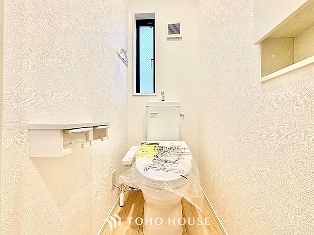 毎日使う場所だからこそ、清潔感と快適性にこだわったプライベート空間。来客時にも気兼ねなく使っていただける、スッキリとした落ち着きのある仕上がりです。ホッと一息つける安らぎの場所です。
