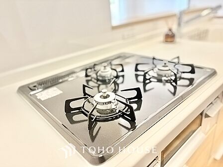◆愛育◆キッチンは家族の絆を育む大切な空間。シンプルで使い易いSystemKitchenで愉しく作る料理は愛情のある美味しいご馳走に。家族で使える広々としたダイニングキッチンです。