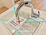 設備：【Kitchen】浄水器内蔵・可動式のシャワーヘッド。水はねや大きな洗い物も計算したシンク。システムキッチンは家事をずっと楽にしてくれる。