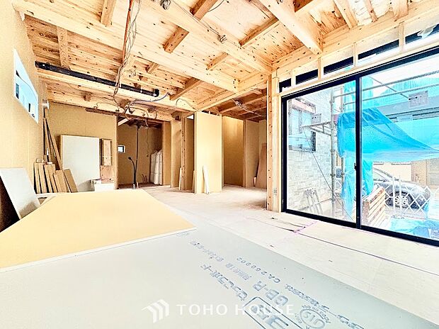 調理器具や食器などをたっぷり収納できるキッチン。散らかりがちな作業スペースを常にスッキリと保つことができます。探し物も見つけやすく、お料理がもっとスムーズに、もっと楽しくなる嬉しい設計です。