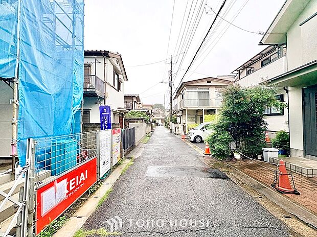 居住空間を広く美しく保つための頼もしい収納スペース。かさばる衣類や思い出の品などもしっかりと収まり、生活感を隠してくれます。荷物の整理整頓がしやすく、いつでもスッキリとしたお部屋を実現します。