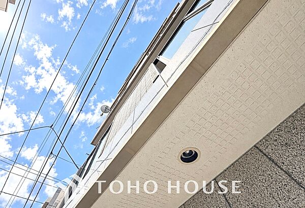 住む前から、ここで始まる暮らしを想像したくなる外観。ぜひ実際の街並みと一緒にご覧ください。
