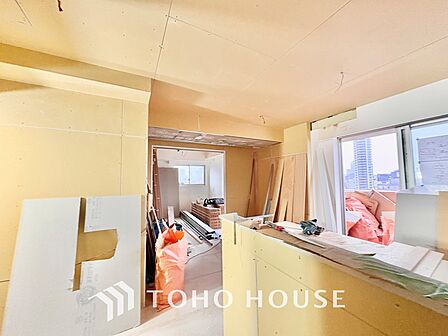 【改装中】気持ちの良い朝をつくりだし、夕方には笑顔を取り戻させてくれるミラー。パウダールームはいつでも本来の自分を取り戻せる空間。明るく仕上げてあります。