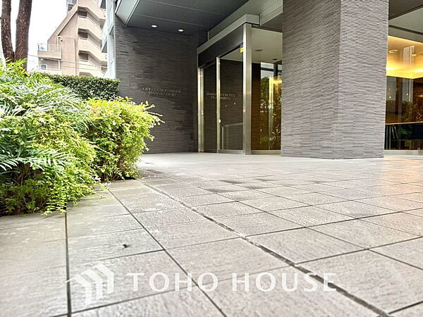 【ENTRANCE】◆そびえ立つ◆我が家のシンボル。遠くの空が赤く染まる夕べが待ち遠しい。