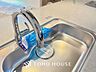 設備：【Kitchen】浄水器内蔵・可動式のシャワーヘッド。水はねや大きな洗い物も計算したシンク。システムキッチンは家事をずっと楽にしてくれる。