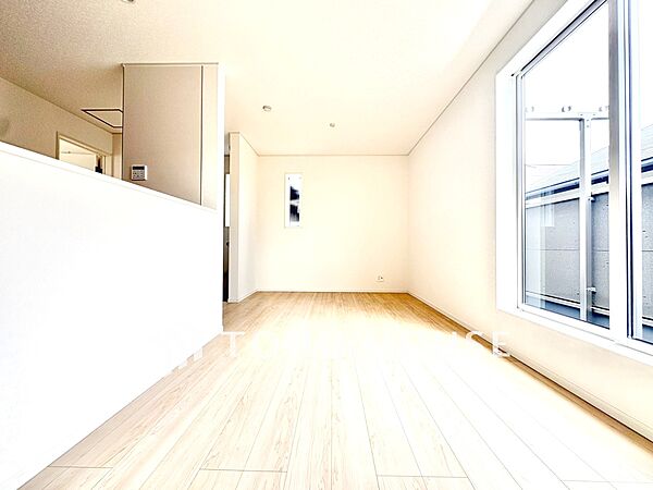 【リビング】家族が自然と集まりたくなる、心地よい広さの空間。
