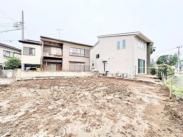 ◆道路からの見通しも良い整形地◆道路からの出入りがしやすく、隣地との間隔も把握しやすい良好な敷地状況。陽当たりや風通りを考慮した設計で、ご家族のこだわりを込めた住まいづくりが叶います。