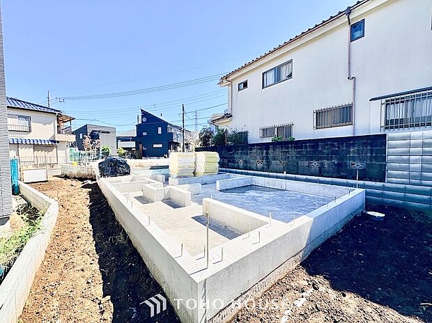 ◆陽当り・通風に恵まれた平坦地◆周囲との境界がはっきりした綺麗な整地済み敷地。上部に広がる青空と豊かな陽光を感じられ、ご家族の理想やこだわりを自由に描ける魅力的な住まいの土台です。