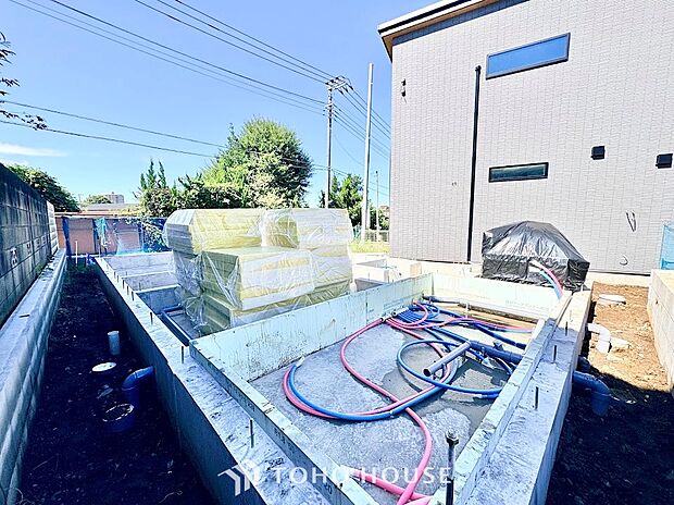 ◆境界がはっきりした安心の整形地◆隣地との間仕切りが整い、建物配置のイメージが広がる綺麗な敷地。澄み切った青空から明るい光が注ぎ、ご家族の理想を込めたこだわり空間を叶える地盤です。