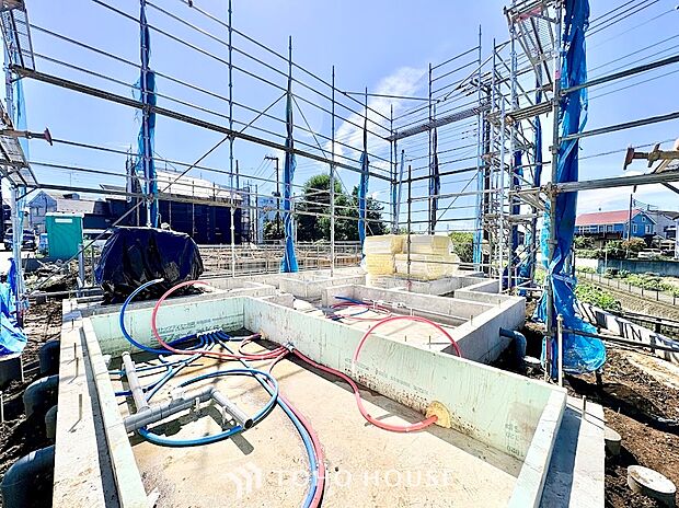 ◆陽当り・通風に恵まれた平坦地◆周囲との境界がはっきりした綺麗な整地済み敷地。上部に広がる青空と豊かな陽光を感じられ、ご家族の理想やこだわりを自由に描ける魅力的な住まいの土台です。