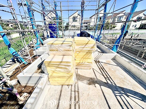 ◆境界がはっきりした安心の整形地◆隣地との間仕切りが整い、建物配置のイメージが広がる綺麗な敷地。澄み切った青空から明るい光が注ぎ、ご家族の理想を込めたこだわり空間を叶える地盤です。