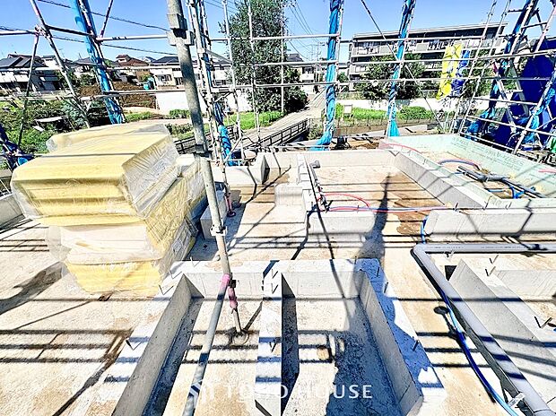 ◆落ち着きのある閑静な住宅街◆見通しが良好で車の出し入れもスムーズな前面道路環境。交通量が少なく静かな街並みのため、小さなお子様がいるご家庭も安心して過ごせる快適なロケーションです。