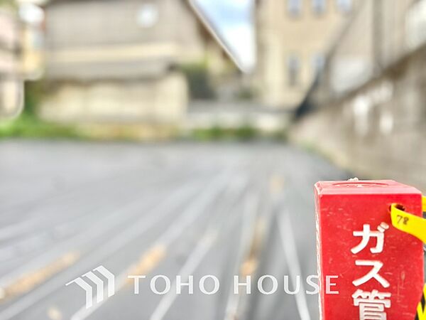 ◆眩い◆光が燦々と入り、家族の笑顔を照らす。「いつまでも続いて」と願う夢のような毎日がここにある。
