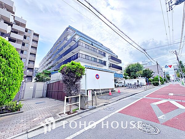 ほんの少しのこだわり。ちょっとした色使いがその家がもつ雰囲気、趣（おもむき）を携え、暮らす家族や訪ねてくる友人・知人に新鮮な香りを運んできます。