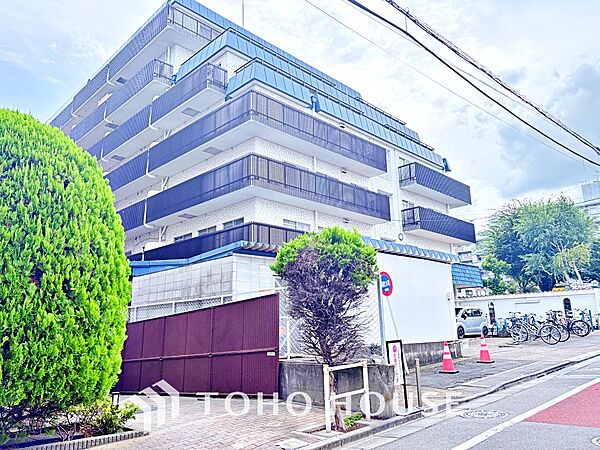 ほんの少しのこだわり。ちょっとした色使いがその家がもつ雰囲気、趣（おもむき）を携え、暮らす家族や訪ねてくる友人・知人に新鮮な香りを運んできます。