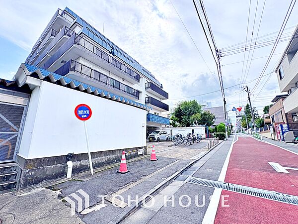 ほんの少しのこだわり。ちょっとした色使いがその家がもつ雰囲気、趣（おもむき）を携え、暮らす家族や訪ねてくる友人・知人に新鮮な香りを運んできます。