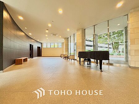 エントランスはマンションの顔。清潔感、存在感のあるエントランスは居住者の心を豊かにする。