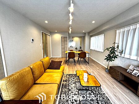 【Ease】家族個々の安らぎの空間。プライベートなBedRoomは暮らす方の感性で造り上げたいもの。誰もが好みで飾れるシンプルな室内に仕上げてあります。