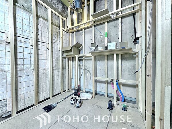【改装中】◆愛育◆キッチンは家族の絆を育む大切な空間。シンプルで使い易いSystemKitchenで愉しく作る料理は愛情のある美味しいご馳走に。家族で使える広々としたダイニングキッチンです。