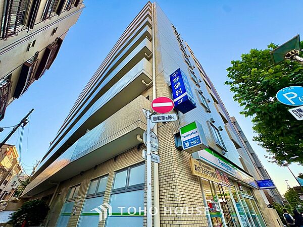 ◆窓を開けると◆冷涼な風、そよぐリビング。だんらんの場所はここから始まり、ここで終わる。家族の笑顔が集う素敵な場所だから、こだわり抜いた思いが詰まっているのだと思う。