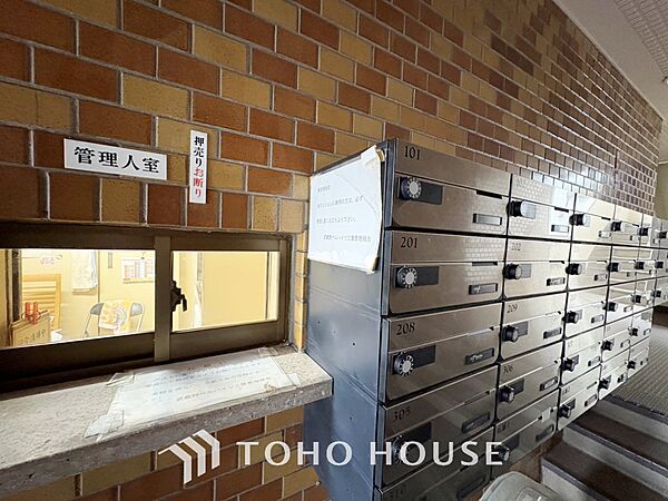 【toilet】トイレットペーパーの使用回数を減らせることです。 シャワートイレを使用すれば、洗浄して汚れを落とすことができるため、トイレットペーパーの使用を最小限にとどめることができます。