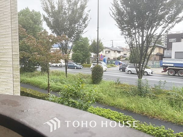 ◆木漏れ日◆の様な採光が優しく足元を照らし、心地いい暮らしの道しるべを写し出す。この空間で過ごす家族との語らいの時間がとても素敵で幸せを感じるかもしれない。【Holiday of a home】