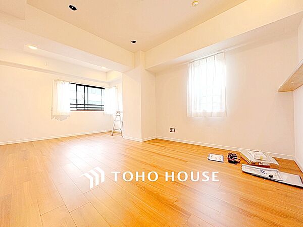 【LIVING】◆眩い◆光が燦々と入り、家族の笑顔を照らす。「いつまでも続いて」と願う夢のような毎日がここにある。