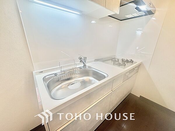【KITCHEN】◆開放的◆後片付けが楽なシステムキッチン。収納スペースの充実！
