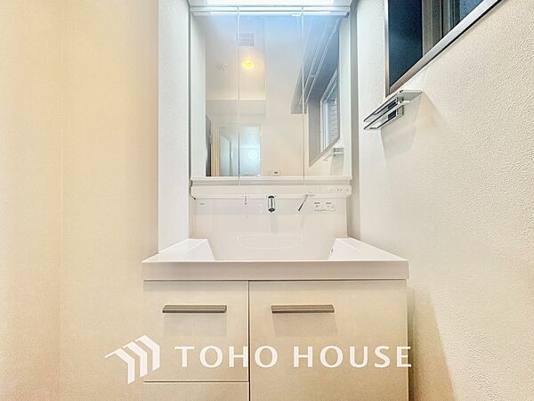 【WASHROOM】◆快適◆煌びやかな暮らしの中にも忘れたくない快適さ。大きな収納が助けてくれます。