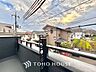 バルコニー：ここからは空が遠くまで見える。紺碧、曇天、茜色。心もともに映り変わる。東京にもあったんだ。こんな景色が・・・。