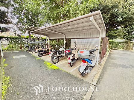 ここからは空が遠くまで見える。紺碧、曇天、茜色。心もともに映り変わる。東京にもあったんだ。こんな景色が・・・。