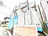周辺：【外観】堂々としたフォルムが印象的な外観。帰宅するたびに安心感を与えてくれるマンションです。