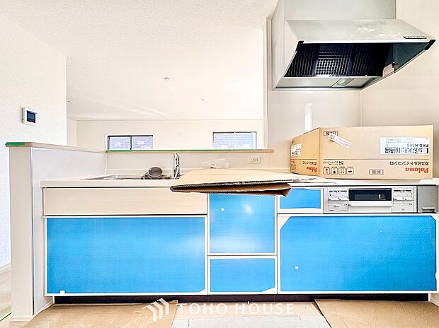 調理器具や食器などをたっぷり収納できるキッチン。散らかりがちな作業スペースを常にスッキリと保つことができます。探し物も見つけやすく、お料理がもっとスムーズに、もっと楽しくなる嬉しい設計です。
