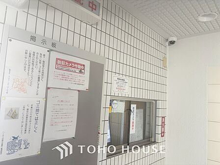 ◆木漏れ日◆の様な採光が優しく足元を照らし、心地いい暮らしの道しるべを写し出す。この空間で過ごす家族との語らいの時間がとても素敵で幸せを感じるかもしれない。【Holiday of a home】
