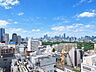 バルコニー：【BALCONY】◆BLUE SKY◆自然の心地よさに包まれる。大開口の外に広がるのは爽やかな青空。