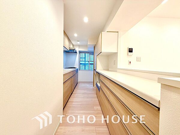 【KITCHEN】◆ワクワク◆開放的で機能性も高いシステムキッチン。お子様は毎日のご飯にワクワク！