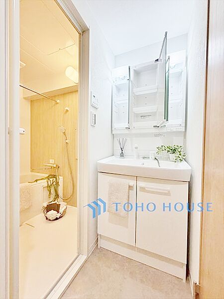 【WASHROOM】◆快適◆煌びやかな暮らしの中にも忘れたくない快適さ。大きな収納が助けてくれます。