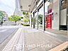 外観：ほんの少しのこだわり。ちょっとした色使いがその家がもつ雰囲気、趣（おもむき）を携え、暮らす家族や訪ねてくる友人・知人に新鮮な香りを運んできます。