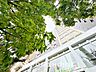 外観：ほんの少しのこだわり。ちょっとした色使いがその家がもつ雰囲気、趣（おもむき）を携え、暮らす家族や訪ねてくる友人・知人に新鮮な香りを運んできます。